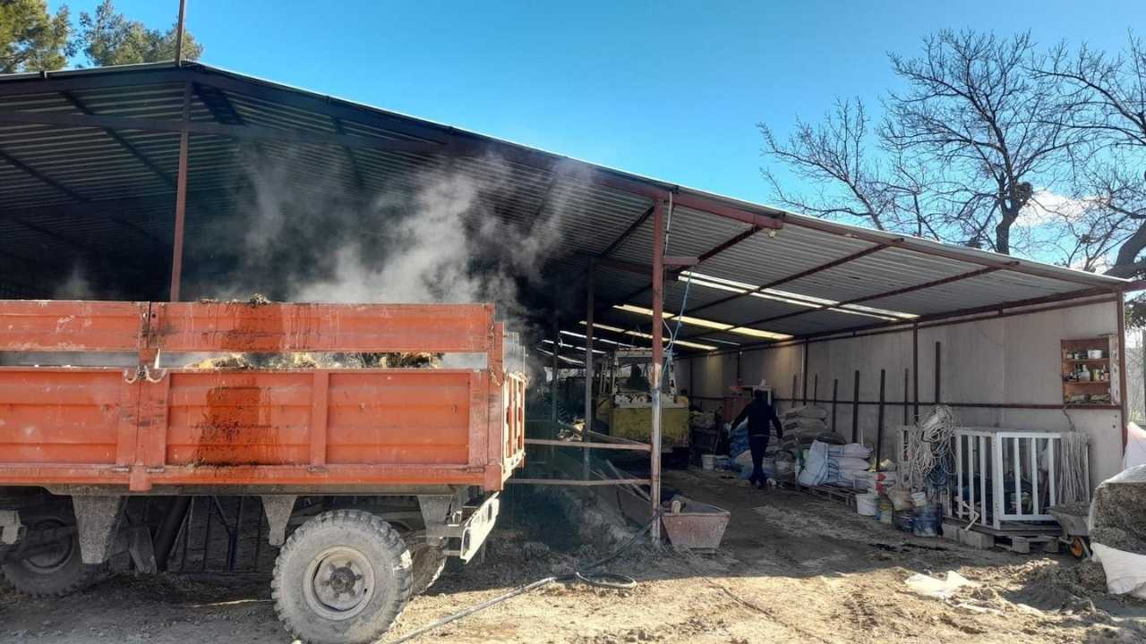 Burdur'da Çiftliğin Samanlığı Yandı
