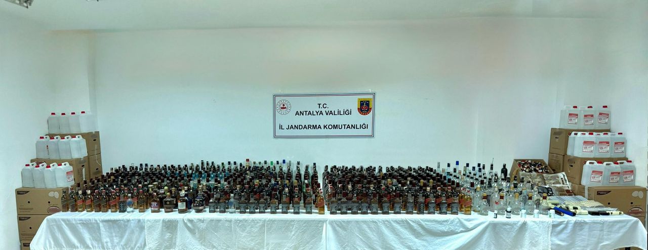 Döşemealtı'nda 5 Bin Litre Sahte Alkol Yakalandı 2