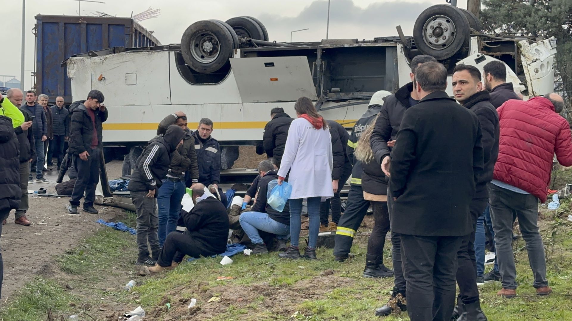 Fabrika İşçilerini Taşıyan Servis Takla Attı 25 Yaralı 2
