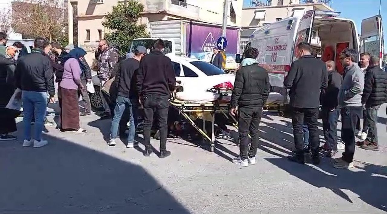 Manavgat'ta Kavşak Kazası! Yaralanan Motosiklet Sürücüsünün Durumu Ağır 2