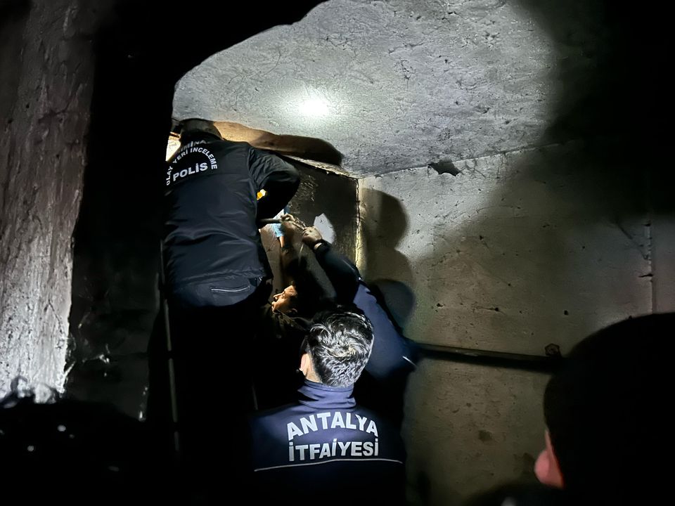 Muratpaşa'da 17 Yaşındaki Şükrü'yü Öldren Silah Metruk Binada Bulundu 2