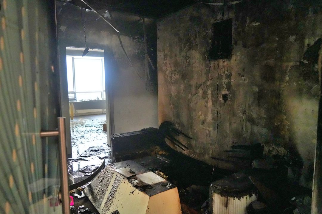 Muratpaşa'da Ofis Tamamen Yandı! Zarar 1 Buçuk Milyon Tl 3