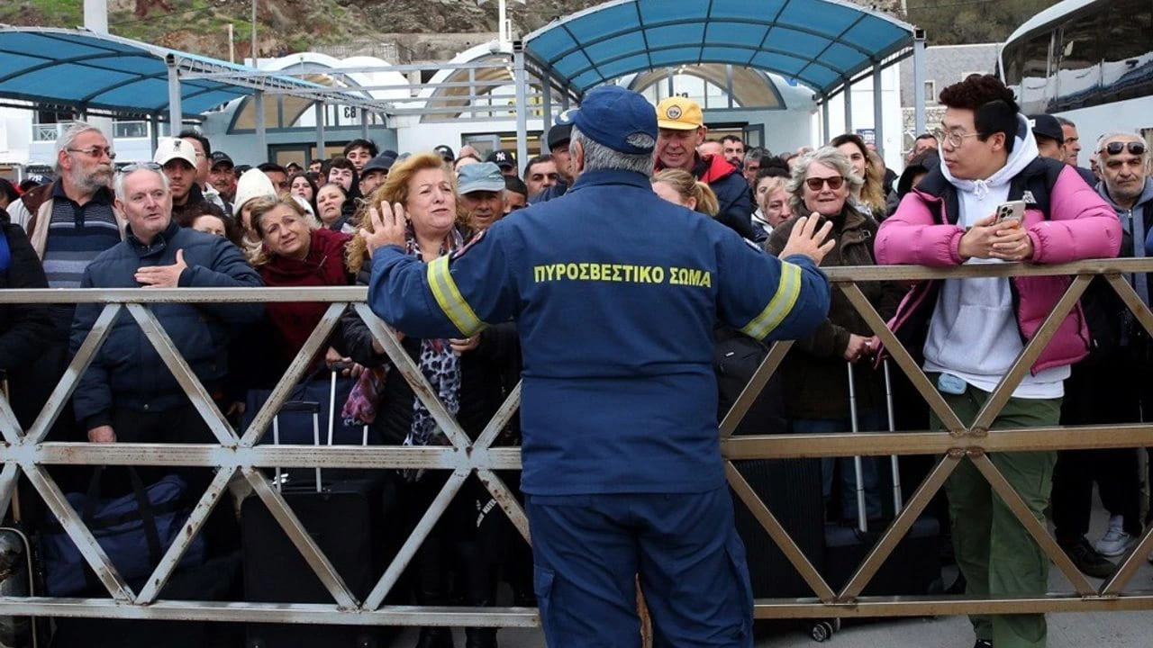 O Ülkede OHAL İlan Edildi! Binlerce Kişi Tahliye Edildi