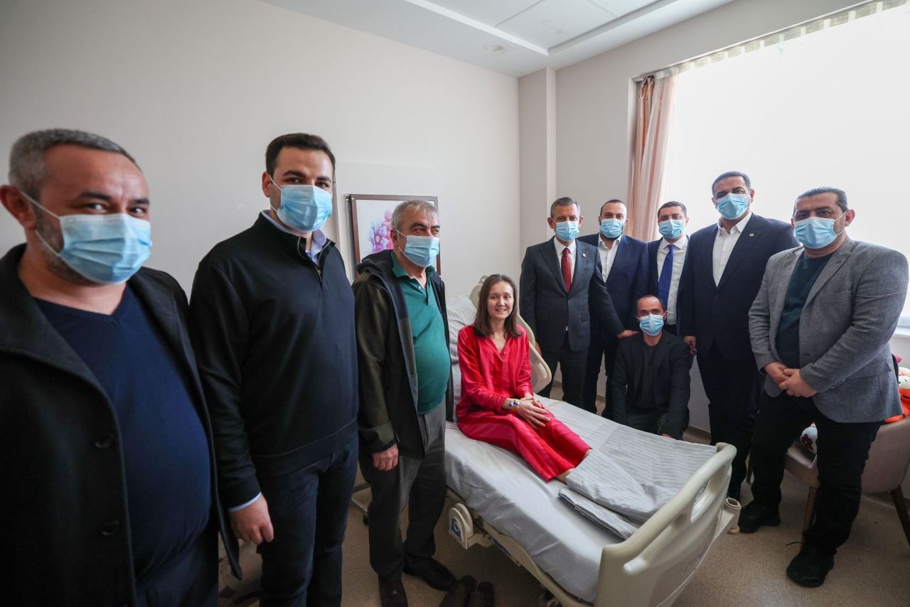 Özgür Özel'den Gülşah Durbay'a Geçmiş Olsun Ziyareti