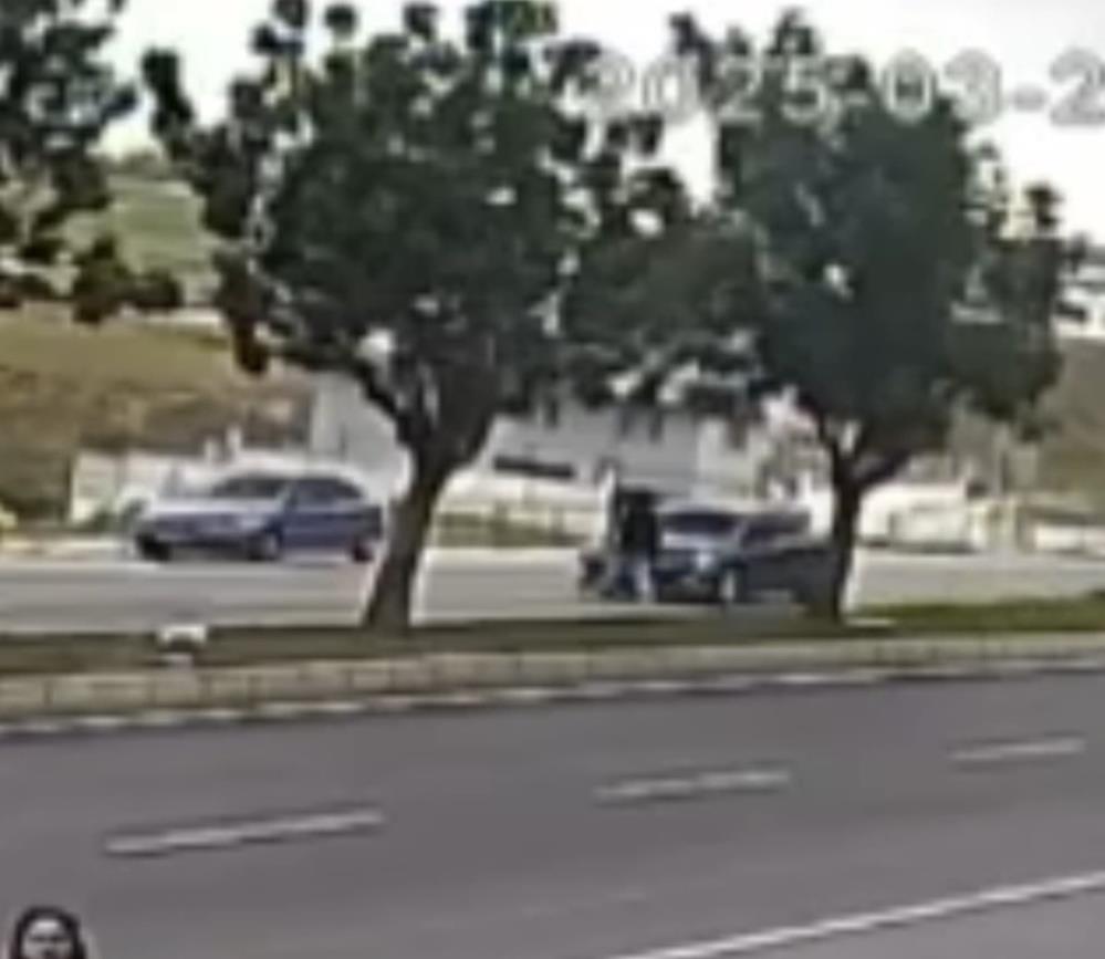 Adana'da Telefona Bakarken Genç Kıza Otomobil Çarptı! 
