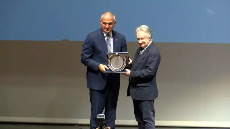 Alevilik ve Bektaşilik Çalışmaları Yapan Akademisyenler Ödüllendirildi