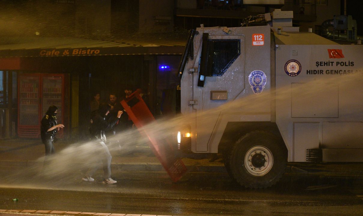 Antalya'da İmamoğlu Protestosuna 25 Gözaltı! Kampüs Girişinde Toma'lı Müdahale 5
