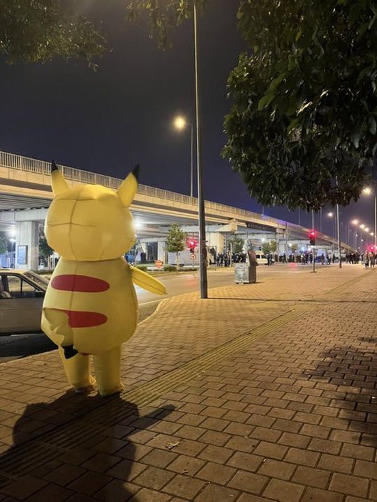 Antalya'da Polisten Kaçan Pikachu'ya Ücretsiz Ayak Masajı 4