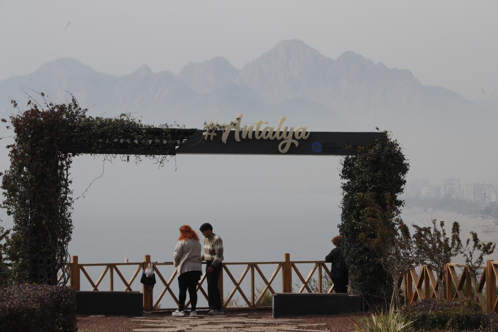 Antalya’da Toz Taşınımı Etkili Olurken Görüş Mesafesi Azaldı