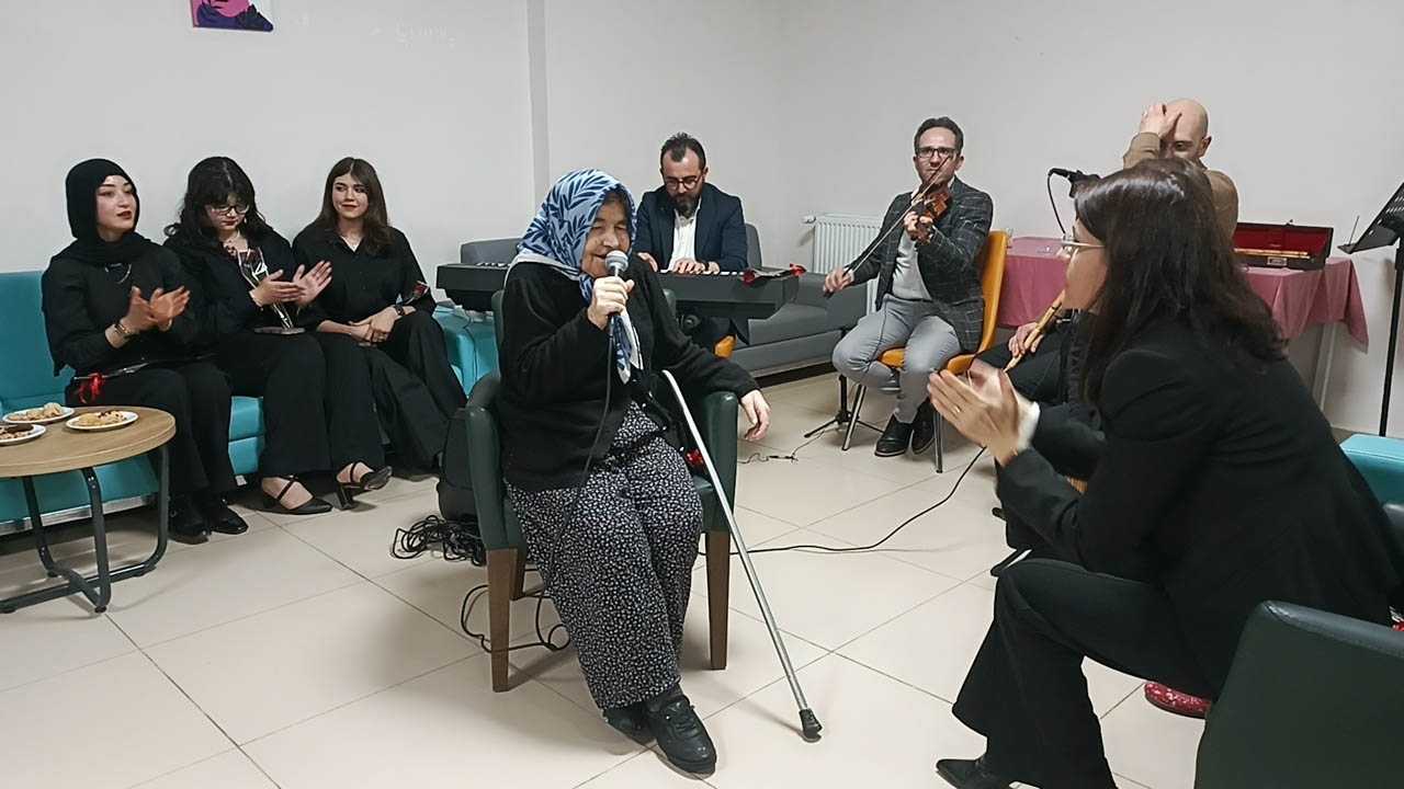 Burdur'da Huzurevi Sakinlerinin El Emekleri Sergide Buluştu 2