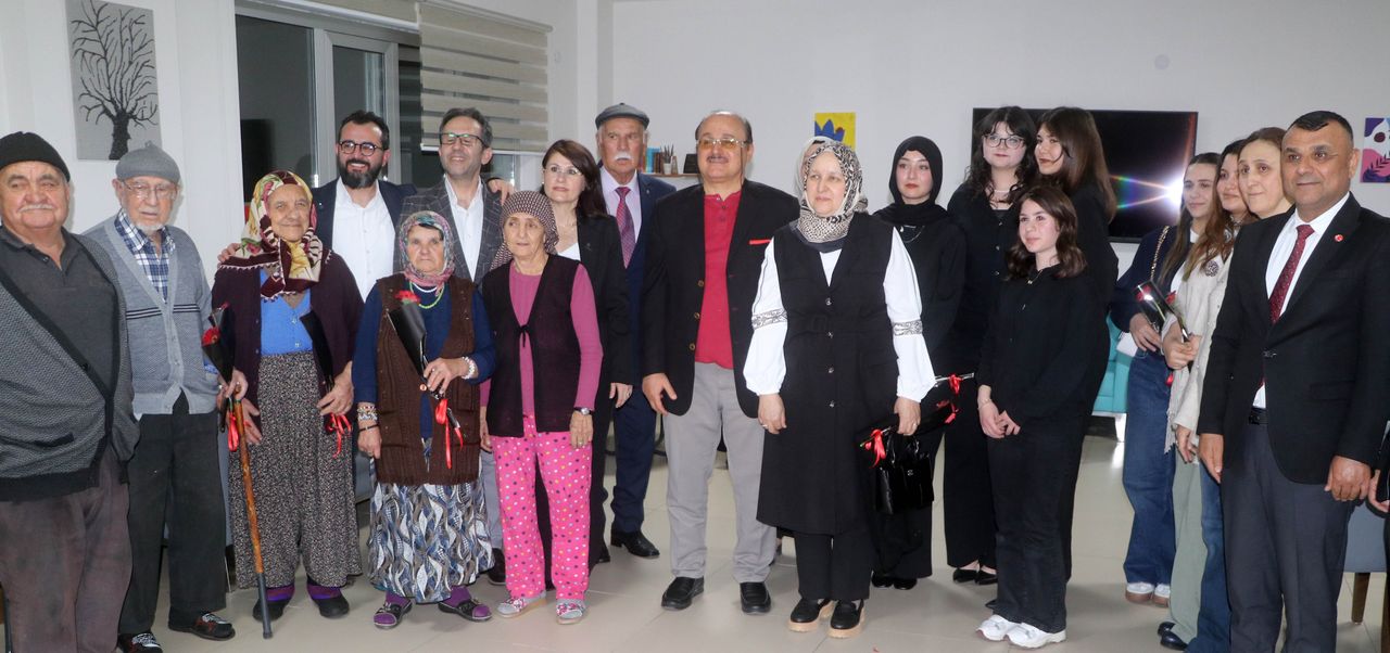 Burdur'da Huzurevi Sakinlerinin El Emekleri Sergide Buluştu 5
