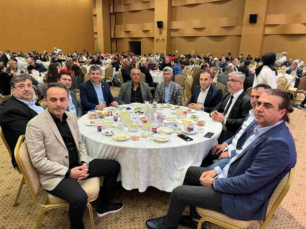 Antalya Fotoğrafçılar Kırtasiyeciler ve Kitapçılar Odası üyeleri iftarlarını dualarla açtı.