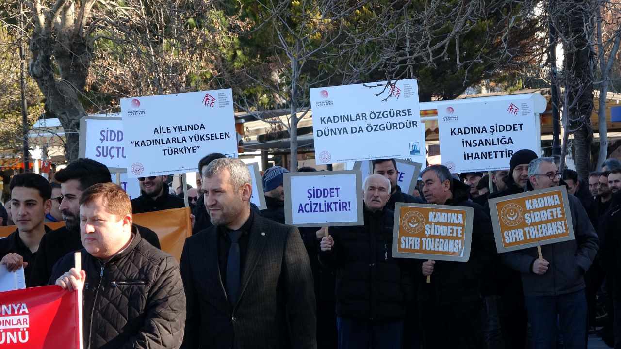 Erkekler Siyah Kıyafetle Kadına Şiddete Dur Dedi! 2