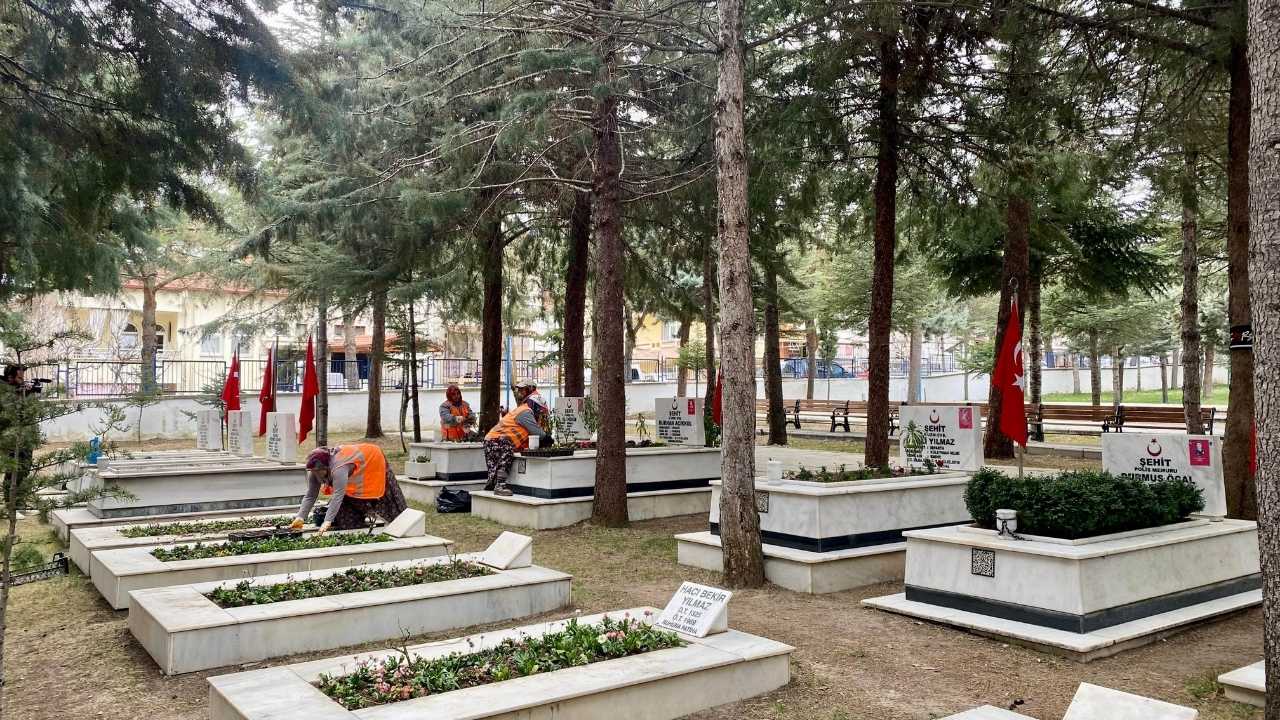 Isparta'da Şehit Kabirlerinde Karekod Uygulaması Başladı 2