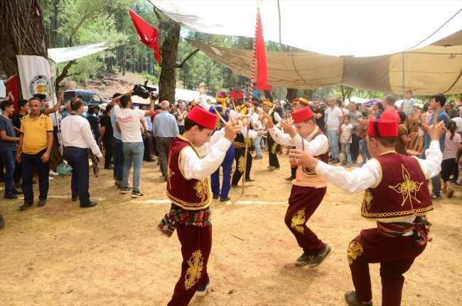 Yörük Çoğunlukta Olan Antalya'nın Kendisine Ait Bir Çok Gelenek Ve Göreneği Bulunmaktadır. İşte Antalya'nın Düğün Adetleri23