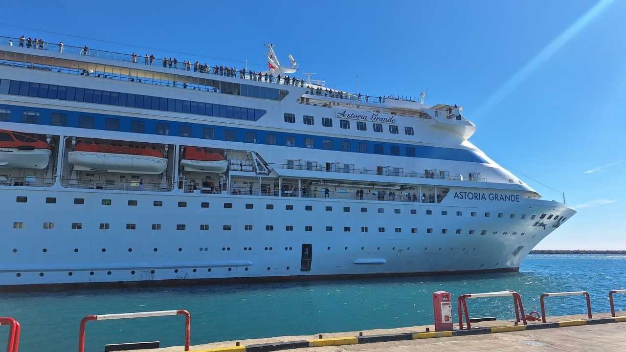 750 Yolculu Kruvaziyer Gemisi Antalya'ya Yanaştı 2