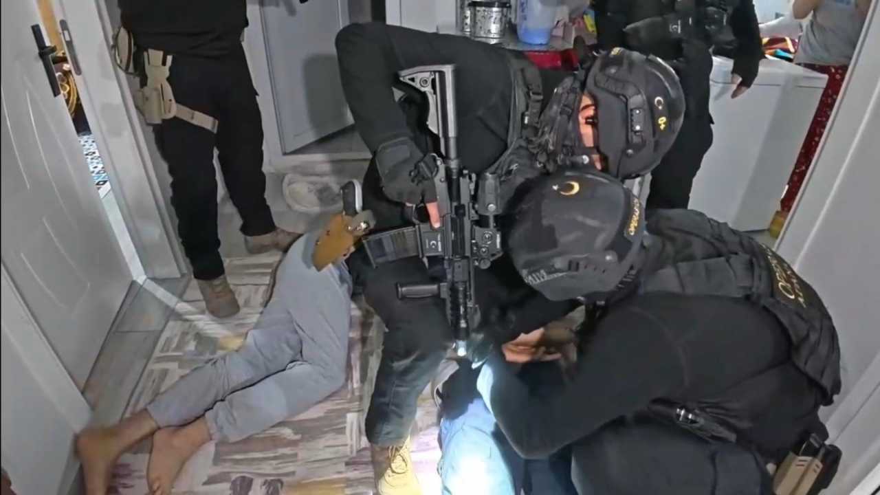 Adana'da 6 Işd Üyesine Şafak Operasyonu2