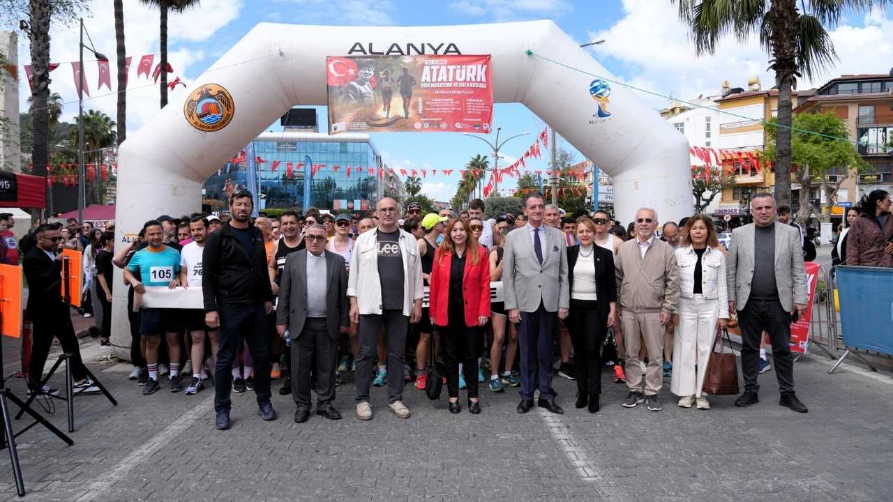 Alanya'da Atatürk'e Koştular! 4