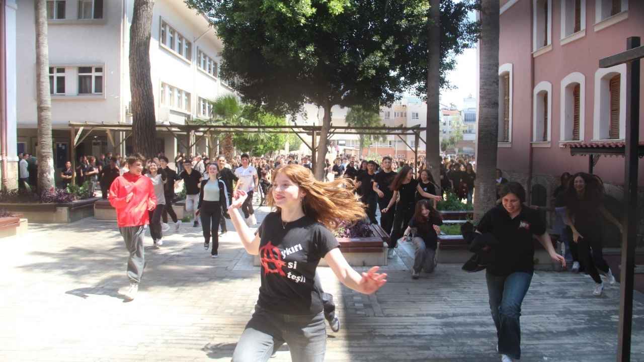 Antalya Lisesi'nde Öğrenciler Engellemeleri Böyle Aştı 2