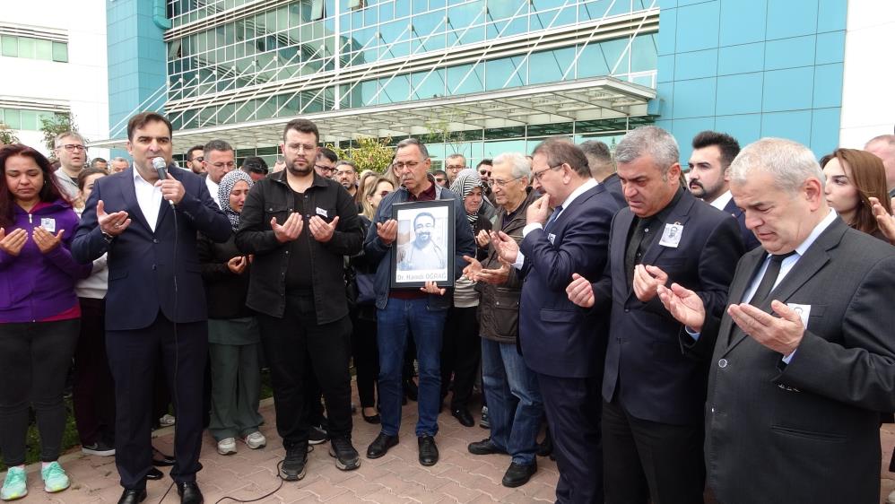Antalya'da Balkondan Düşen Doktor Son Yolculuğuna Uğurlandı