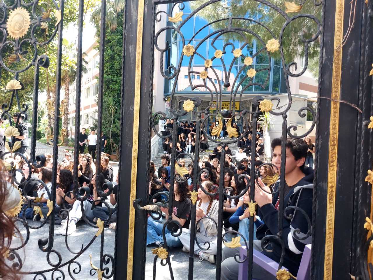 Antalya'da Eğitim Emekçilerinin Adalet Arayışı Sürüyor