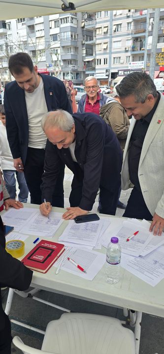 Antalya’da İmamoğlu’na Destek Büyüyor! Yurttaşlar Stantlara Akın Etti 11