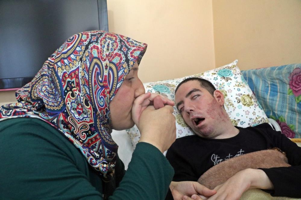 Antalya'da Yaşayan Halil 13 Yıllık Yaşam Mücadelesini Kaybetti