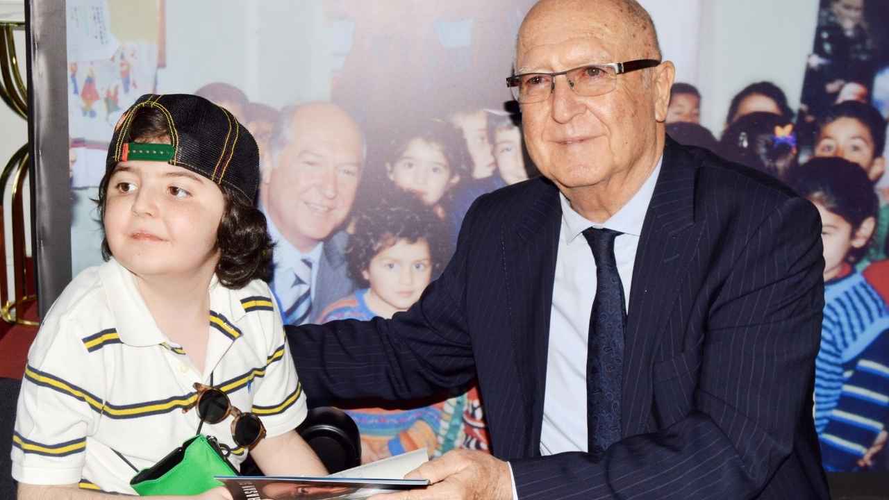 Antalya'nın Eski Belediye Başkanı Hasan Subaşı'dan İmza Günü  3
