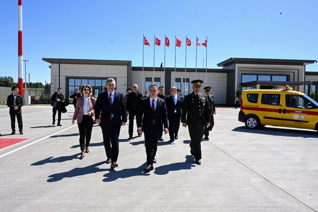 Azerbaycan Cumhurbaşkanı Aliyev Antalya'da! Diplomasi Forumu'na Katılacak Kent Protokolü Karşıladı 3