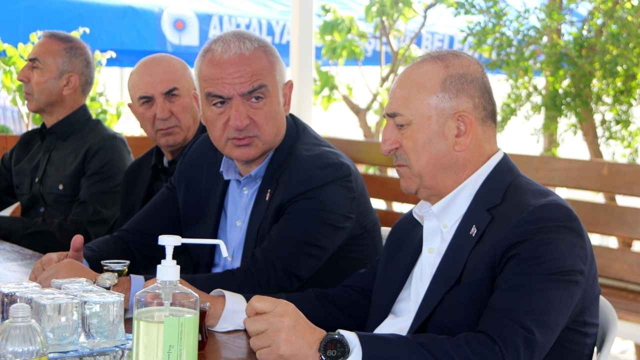 Azerbaycan Dışişleri Bakanı Mevlüt Çavuşoğlu'nun Acısını Paylaştı  2