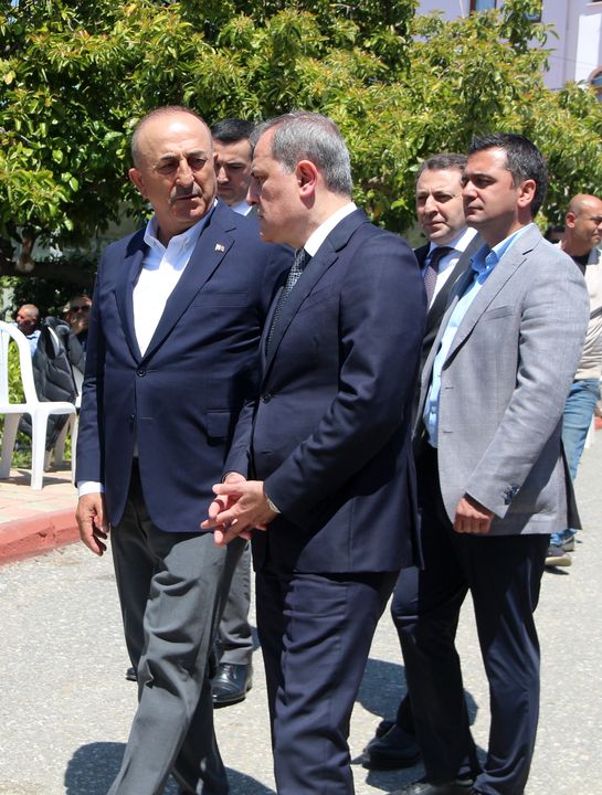 Azerbaycan Dışişleri Bakanı Mevlüt Çavuşoğlu'nun Acısını Paylaştı  4