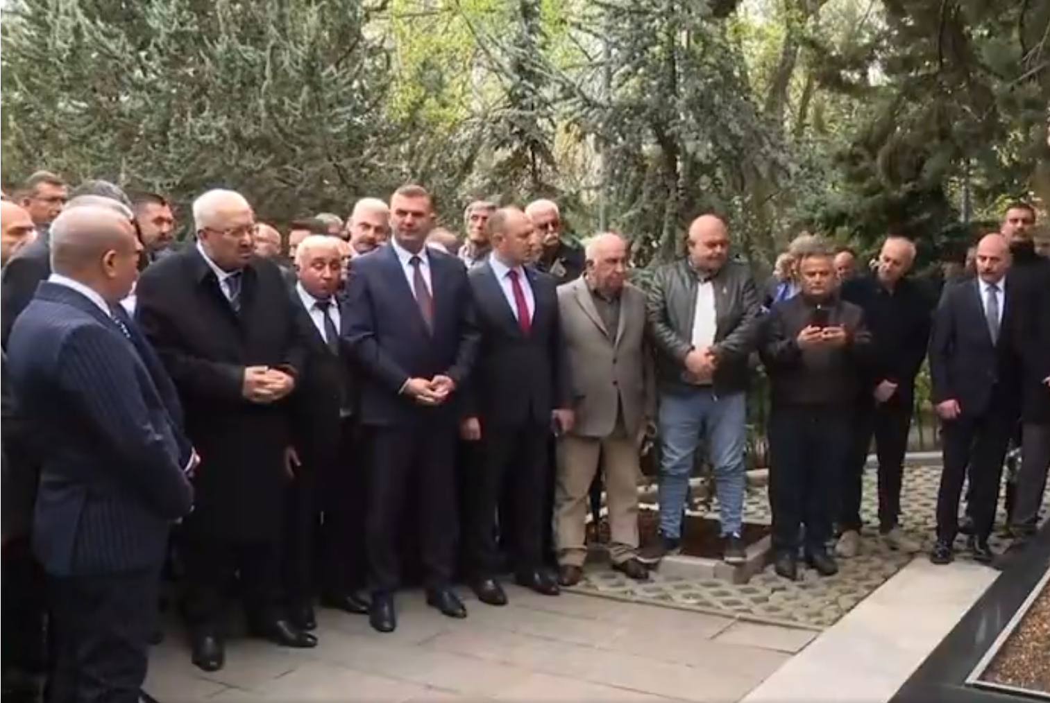 Bahçeli Mesaiye Dönecek Denmişti! Türkeş'in Anmasına Katılmadı