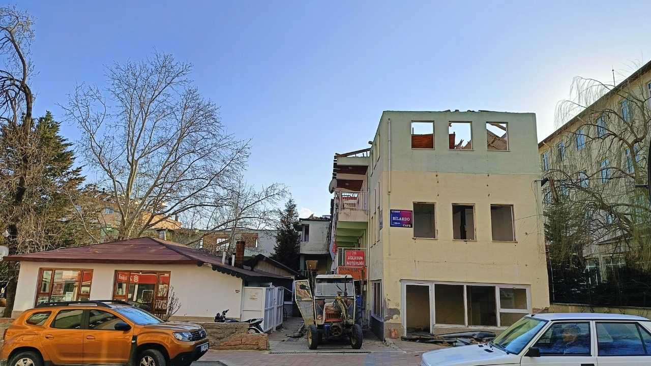 Burdur Ağlasun'da Belediye Binası Yıkıldı! Sıra 4 Katlı İş Hanında 2