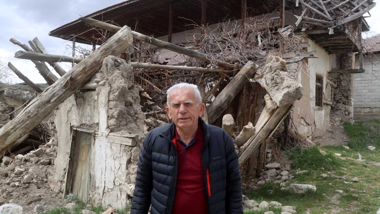 Burdur Karamanlı'da Tescilli Ahşap Ev Yıkılmak Üzere! Köylüler Tepki Gösterdi 2
