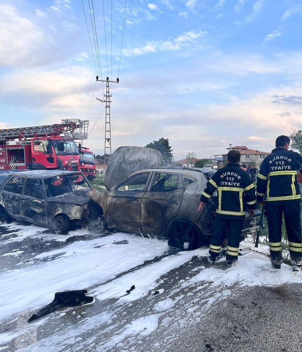 Burdur Yazıköy Karayolu'nda Korkunç Kaza 1 Ölü 4 Yaralı 3