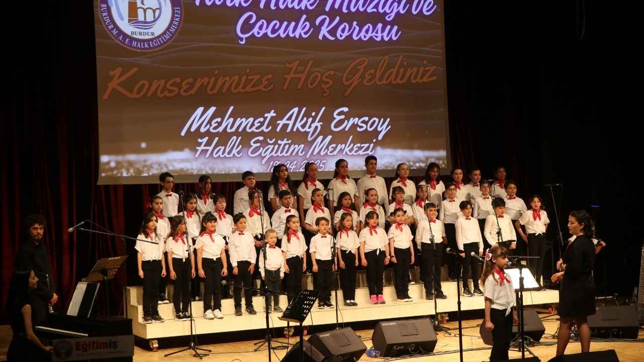 Burdur'da Halk Eğitim Merkezi'nden Türkü Gecesi 2