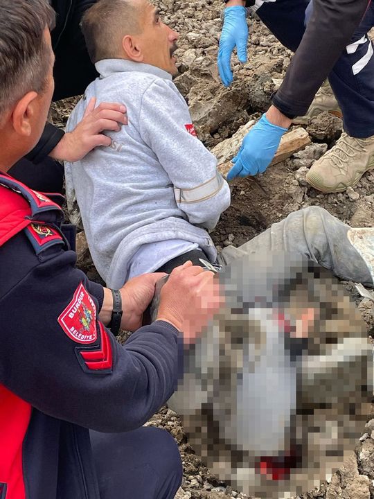 Burdur'da Korkunç Kaza! Serada Bacağını Çapa Makinesine Kaptırdı 2