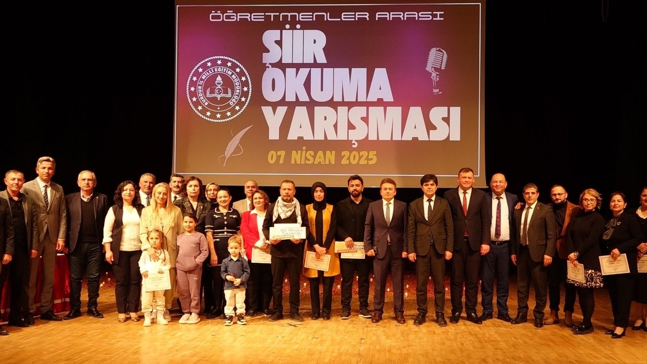 Burdur'da Öğretmenler Yarıştı! En Güzel Şiir Okuyan Kazandı  3