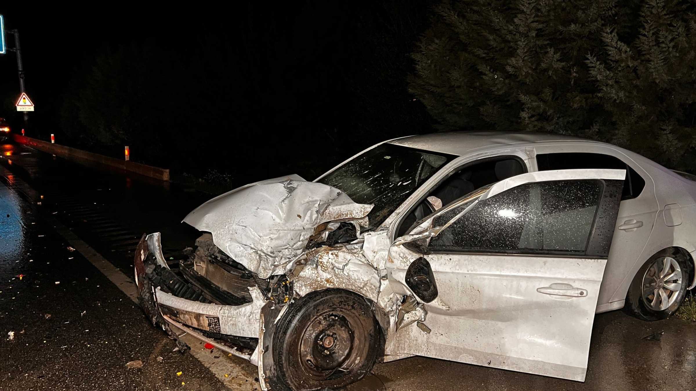 Burdur’da Ters Yöndeki Traktör Kazaya Neden Oldu2