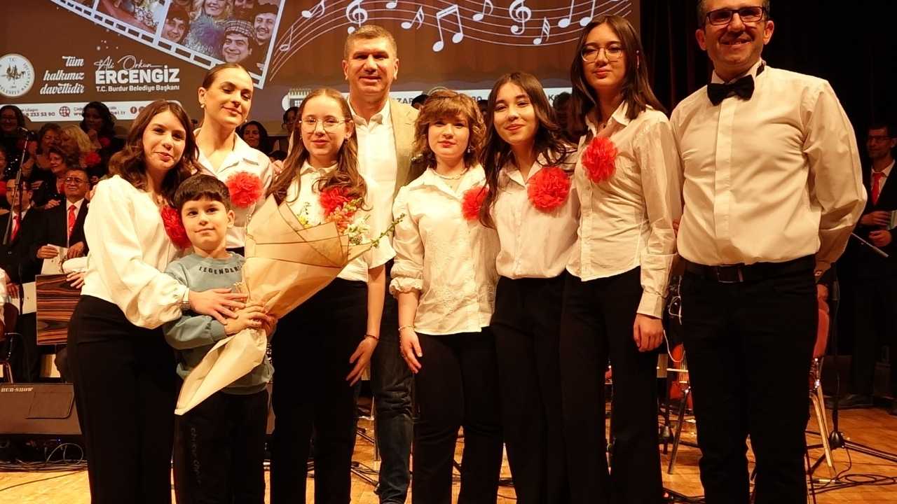 Burdur'da Yeşilçam Filmlerinin Şarkıları Seslendirildi 2