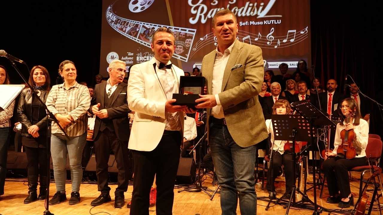 Burdur'da Yeşilçam Filmlerinin Şarkıları Seslendirildi 3