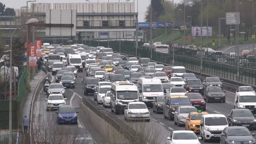 İstanbul’da Bayram Trafiği Hayatı Felç Etti 1