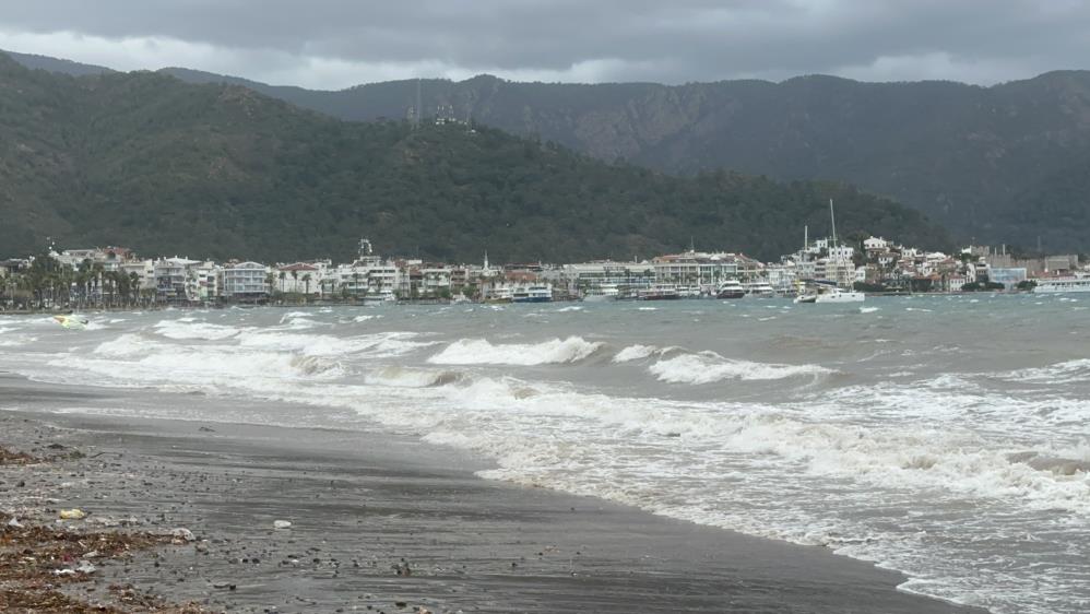 Marmaris'te Şiddetli Fırtına Ve Yağmur Hayatı Felç Etti 1