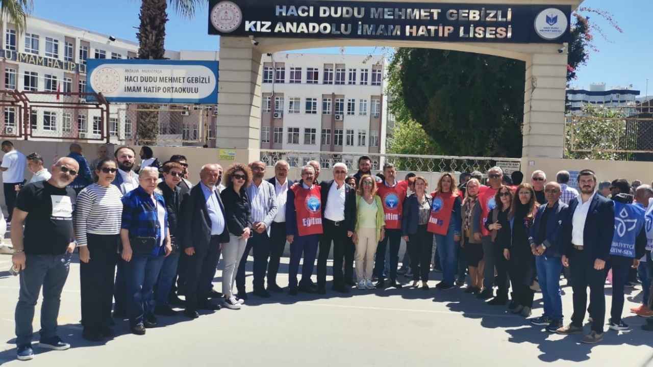 Hacı Dudu Mehmet Gebizli Anadolu İmam Hatip Lisesi'nde Öğretmen Kıyımı Eylemi! 11