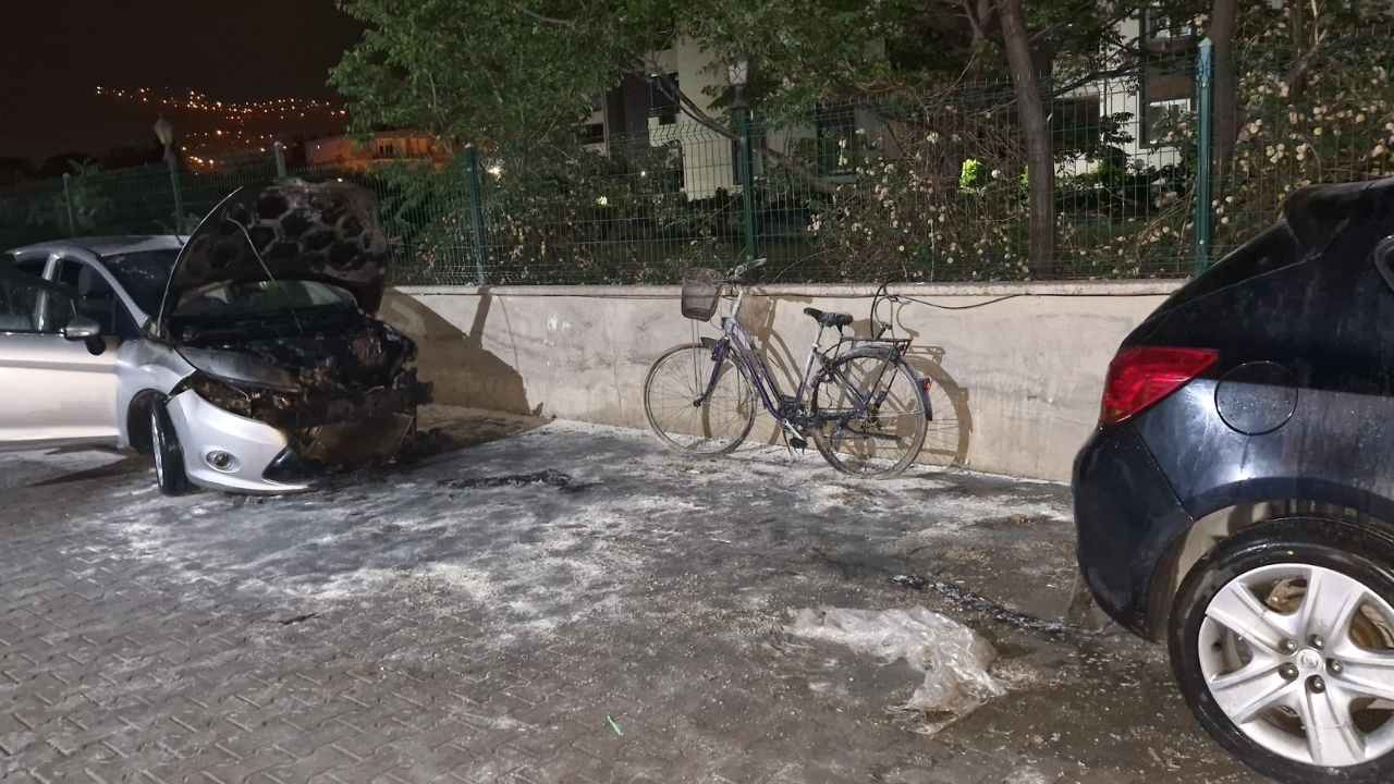 Hatay’da Park Halindeki Araçta Korkutan Yangın2
