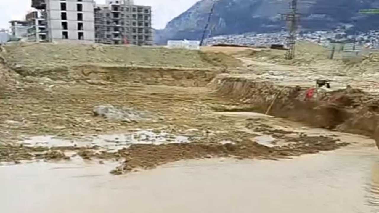 Hatay’da Su Borusu Patladı 23 Mahalle Susuz2