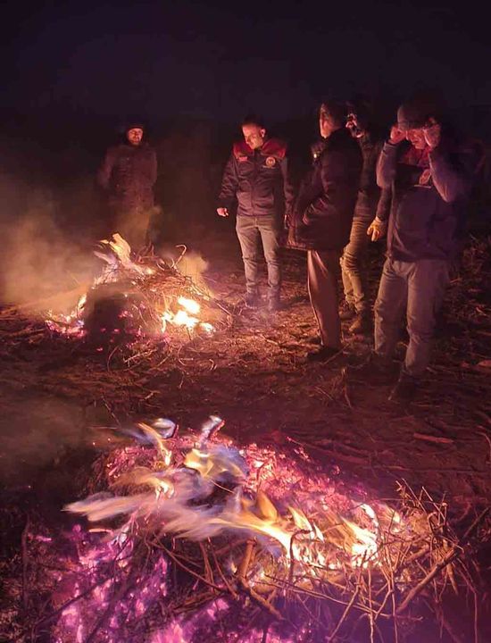 Isparta'da Çiftçiler Gece Boyu Bahçelerde Don Nöbeti Tuttu 2