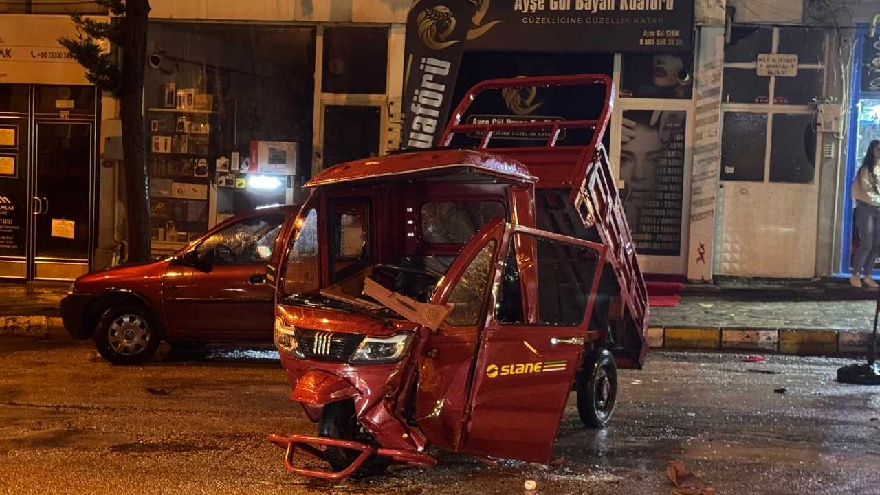 Isparta'da Otomobille Triportör Çarpıştı  2