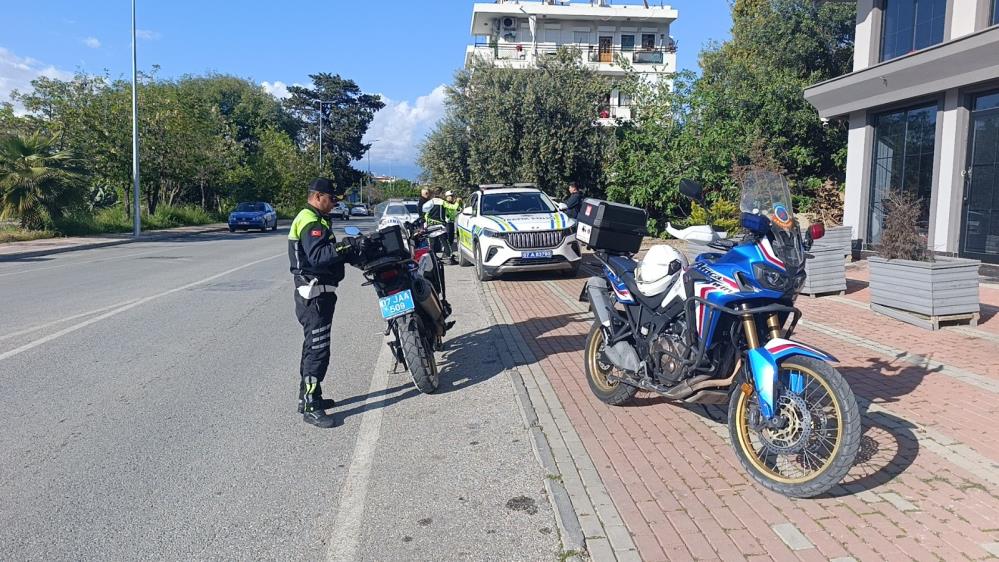 Manavgat'ta Motosikleti Köpek Kulübesinin Arkasına Sakladı