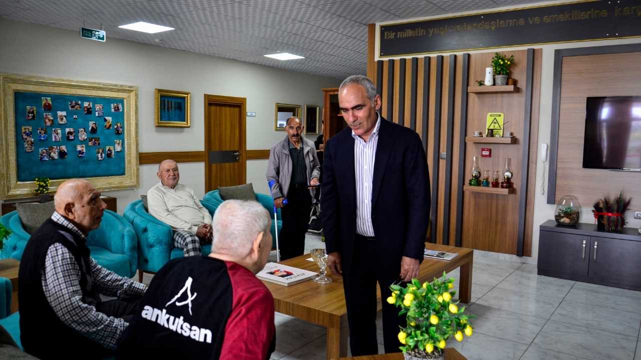 Mersin’de İş Adamı Karşısında Annesini Buldu333332